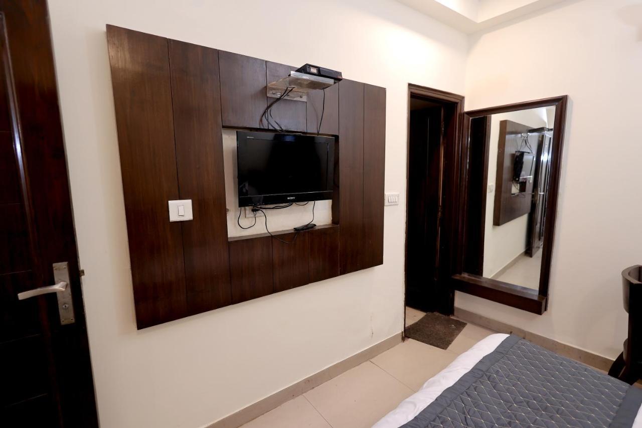 Hotel Gaylord International - New Delhi Bagian luar foto
